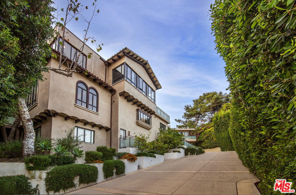 7801 Hillside Avenue, Los Angeles, California 90046 home-pic-22
