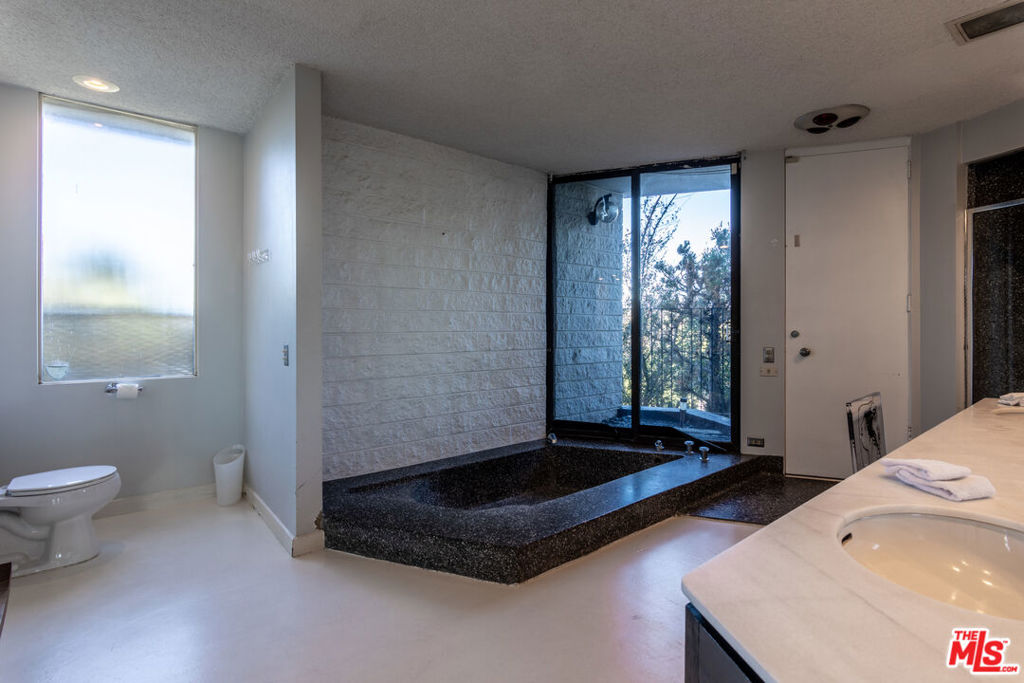 960 Stradella Road, Los Angeles, California 90077 home-pic-20