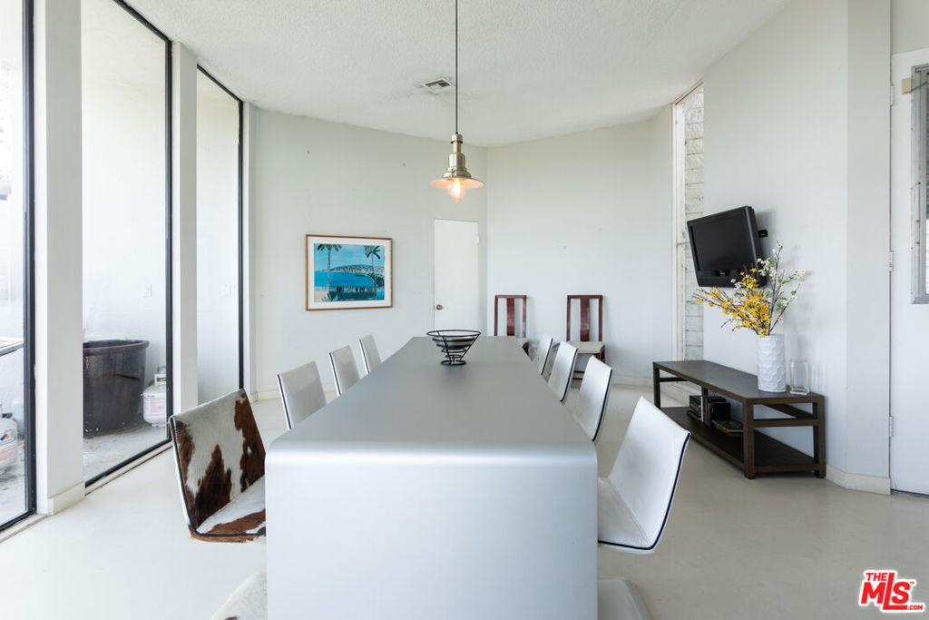 960 Stradella Road, Los Angeles, California 90077 home-pic-11