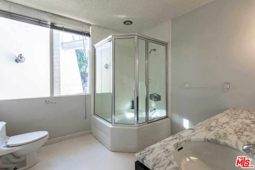 960 Stradella Road, Los Angeles, California 90077 home-pic-24