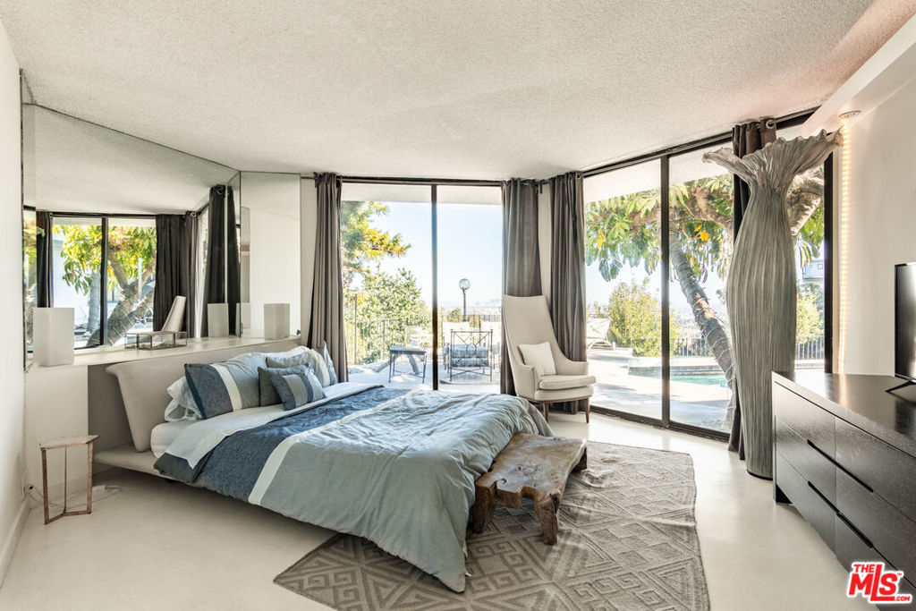 960 Stradella Road, Los Angeles, California 90077 home-pic-19