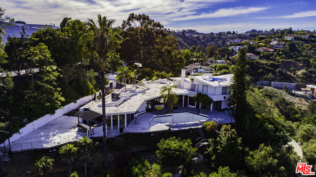 960 Stradella Road, Los Angeles, California 90077 home-pic-0