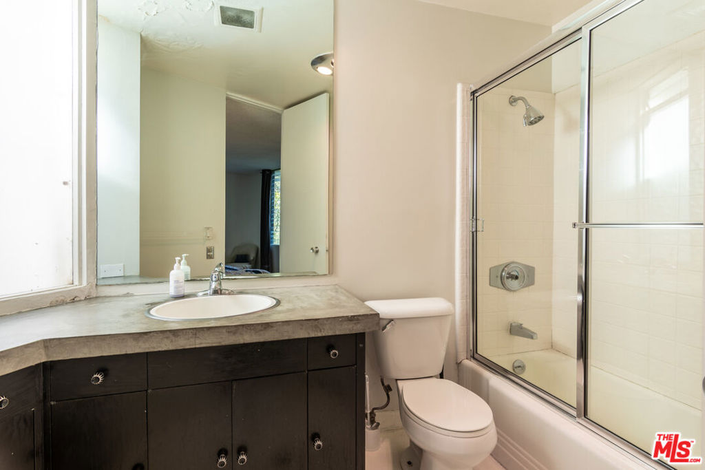 960 Stradella Road, Los Angeles, California 90077 home-pic-23