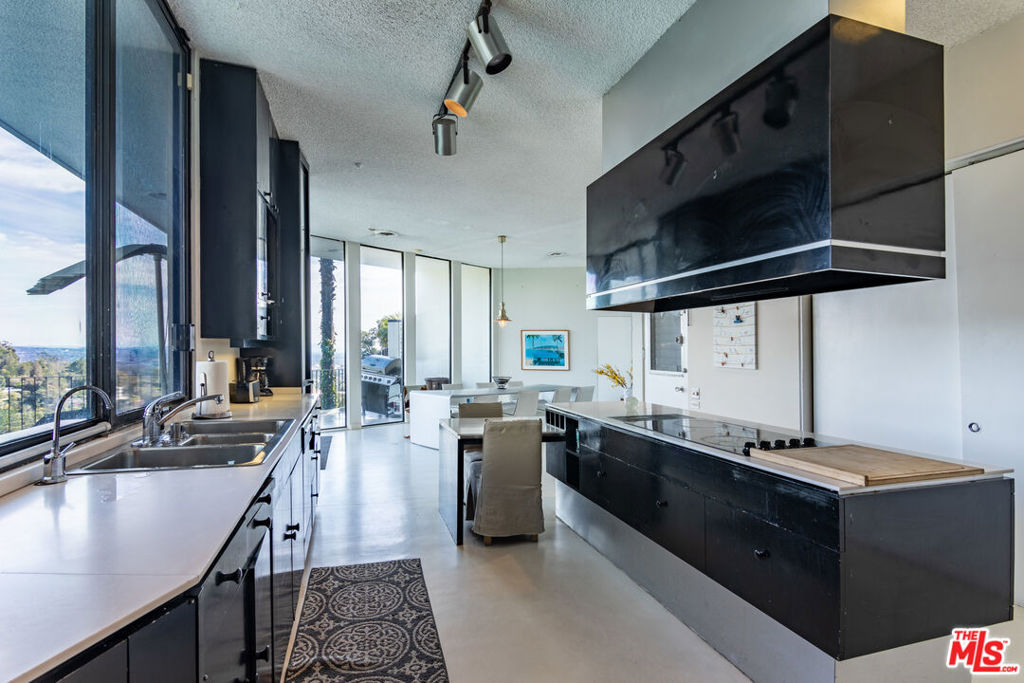 960 Stradella Road, Los Angeles, California 90077 home-pic-12