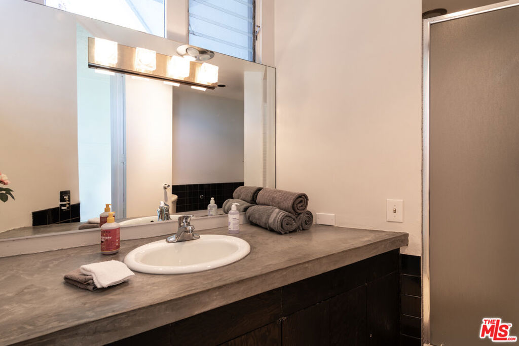 960 Stradella Road, Los Angeles, California 90077 home-pic-26