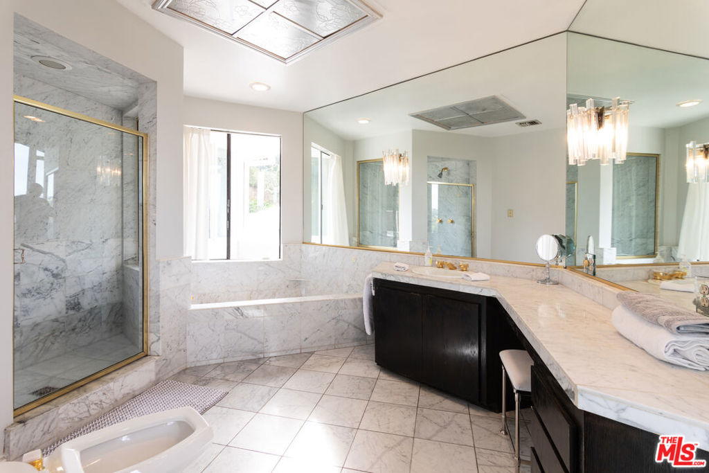 960 Stradella Road, Los Angeles, California 90077 home-pic-17