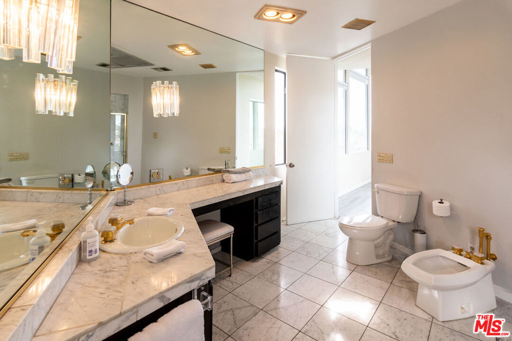 960 Stradella Road, Los Angeles, California 90077 home-pic-18