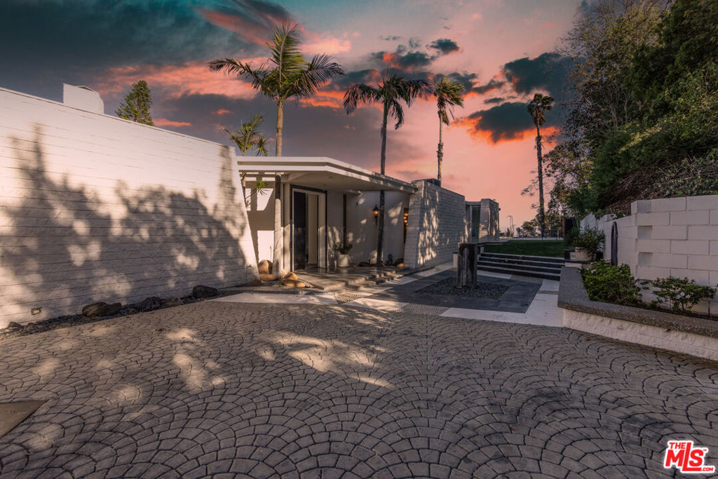 960 Stradella Road, Los Angeles, California 90077 home-pic-3
