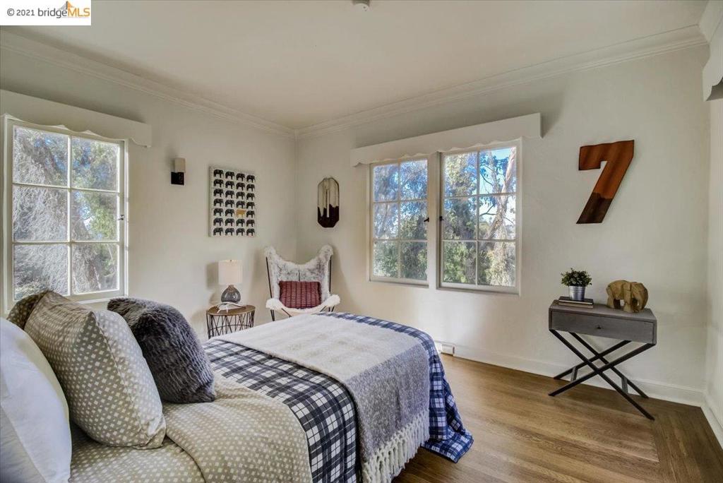 882 Alma Pl, Oakland, California 94610 home-pic-10
