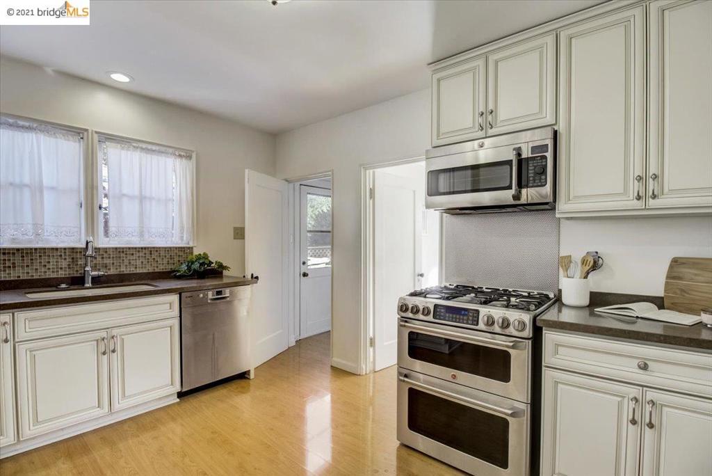 882 Alma Pl, Oakland, California 94610 home-pic-5