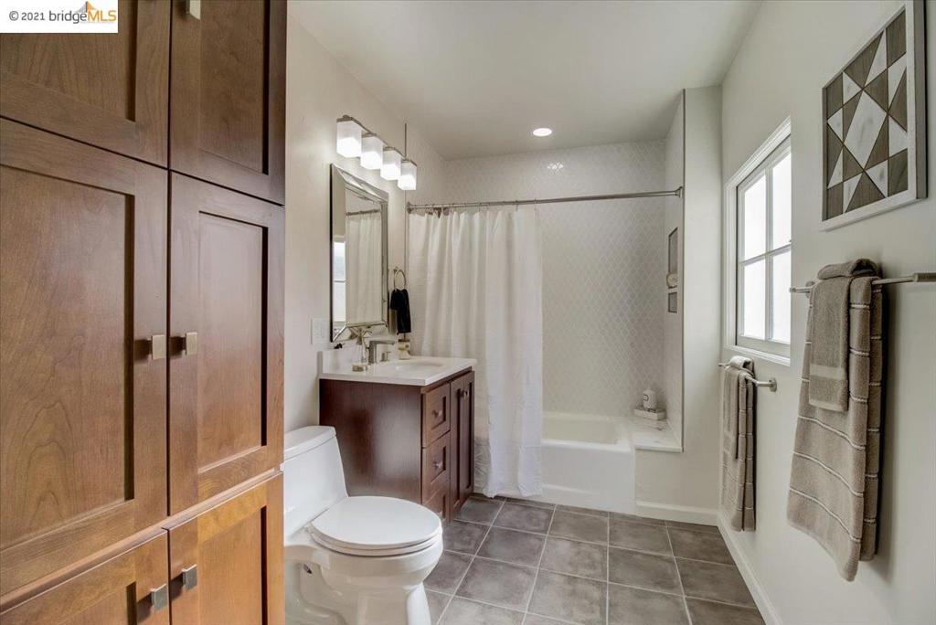 882 Alma Pl, Oakland, California 94610 home-pic-24