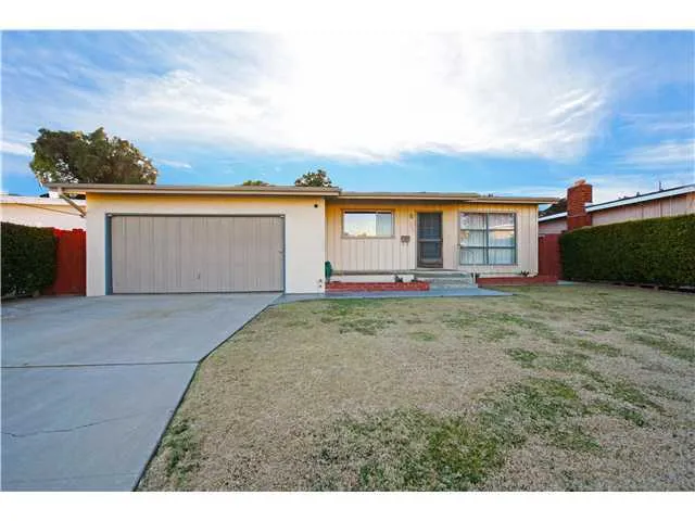 2442 Calle Tres Lomas
