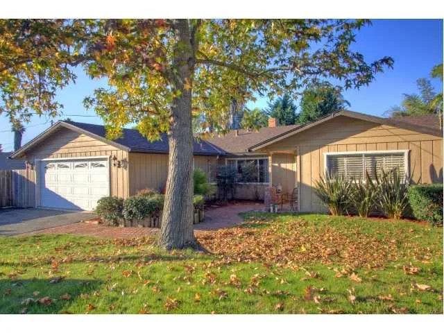 Welcome Home to 240 Cereus in Leucadia.