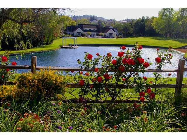10 Country Glen Road, Fallbrook, California 92028