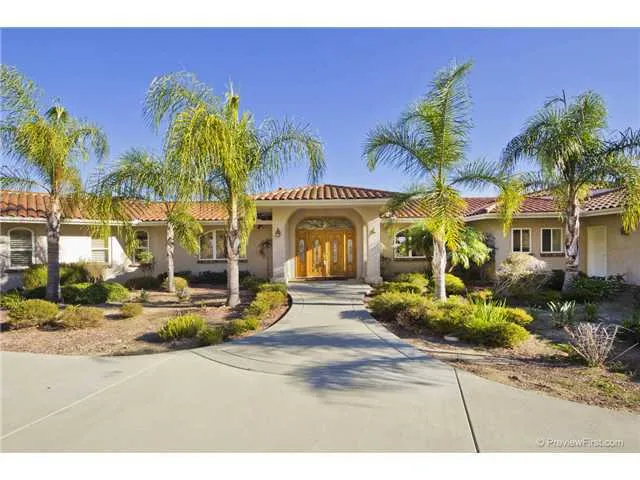 Spectacular 3+1 BR/3.5 BA home with celestial views