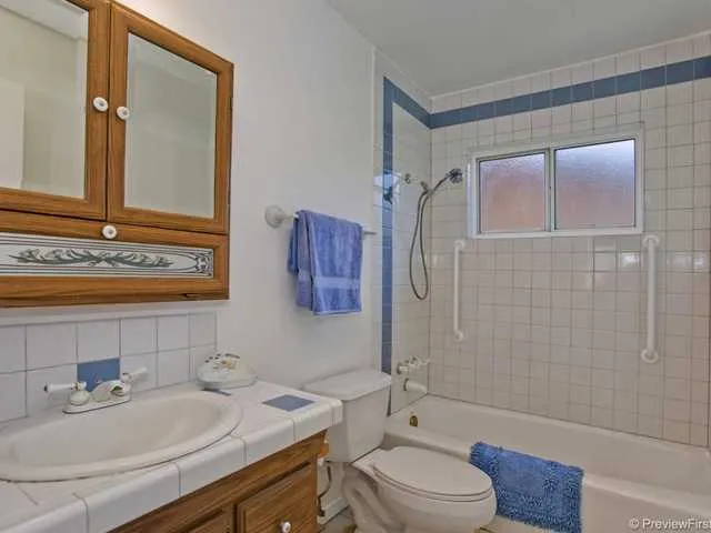 1166 Stratford Drive, Encinitas, California 92024