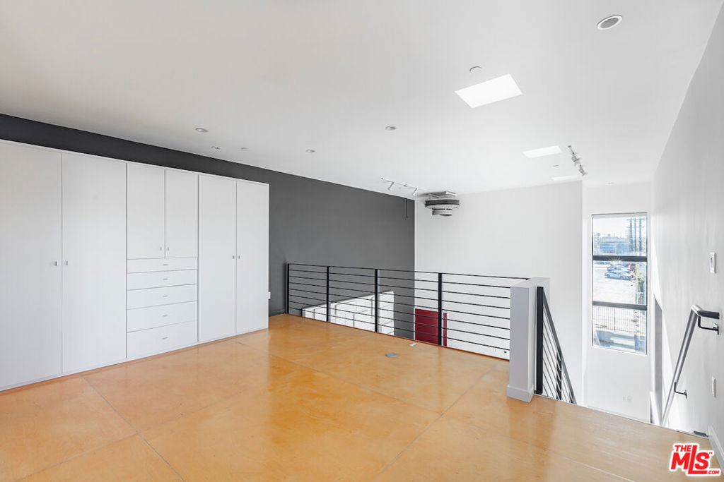 1113 Electric Avenue Unit 1, Venice, California 90291 home-pic-24