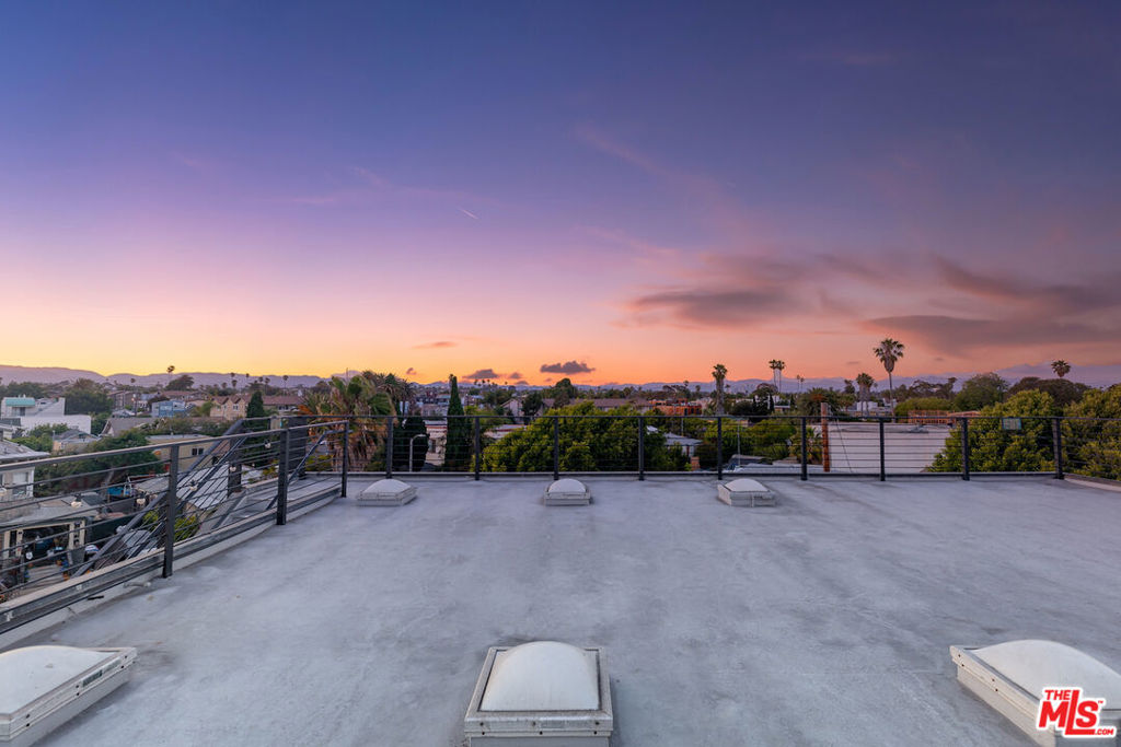 1113 Electric Avenue Unit 1, Venice, California 90291 home-pic-7