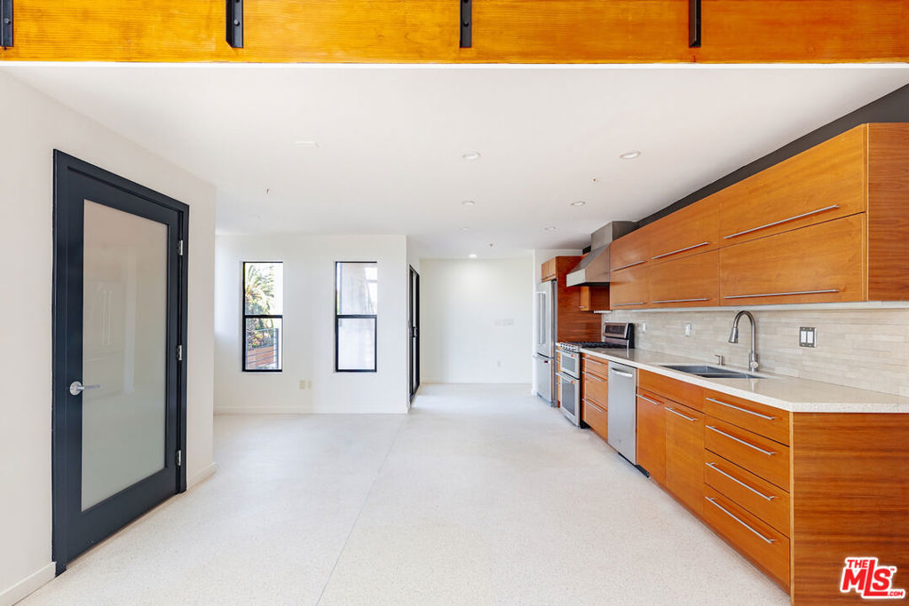 1113 Electric Avenue Unit 1, Venice, California 90291 home-pic-13
