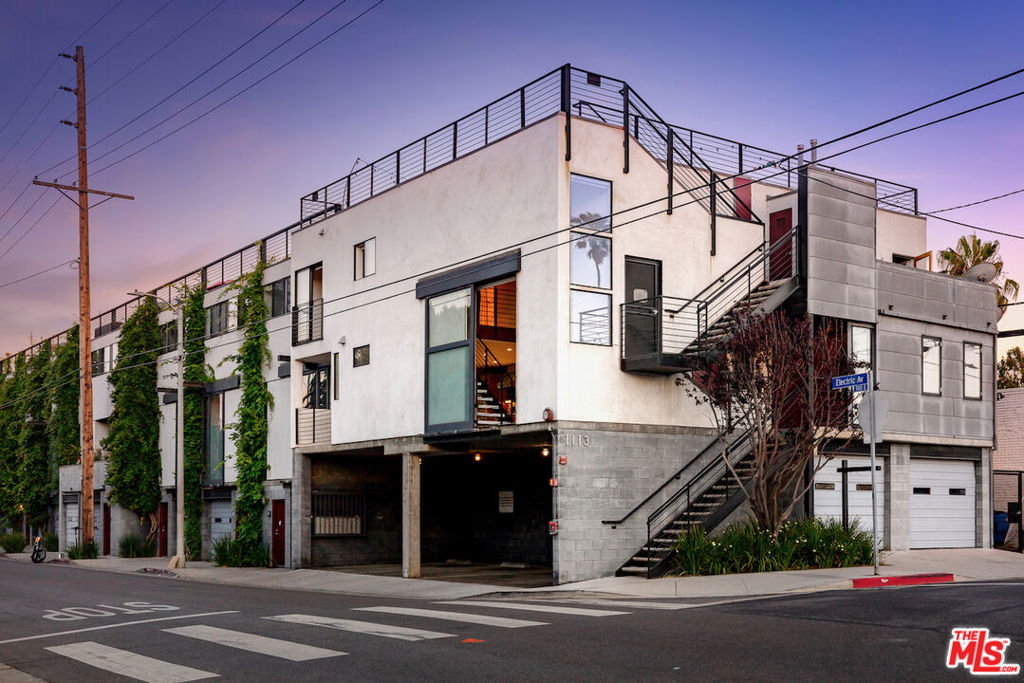 1113 Electric Avenue Unit 1, Venice, California 90291 home-pic-1