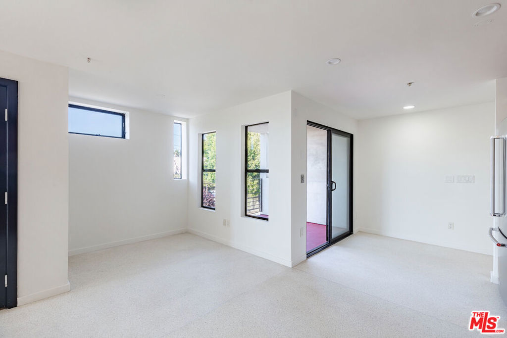1113 Electric Avenue Unit 1, Venice, California 90291 home-pic-16
