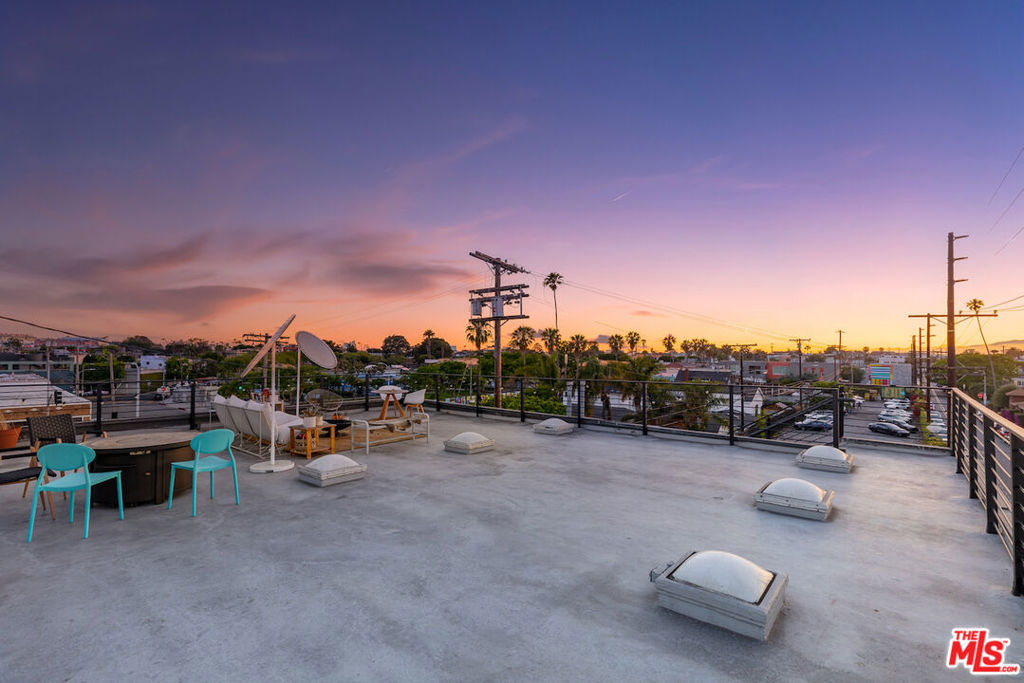 1113 Electric Avenue Unit 1, Venice, California 90291 home-pic-6