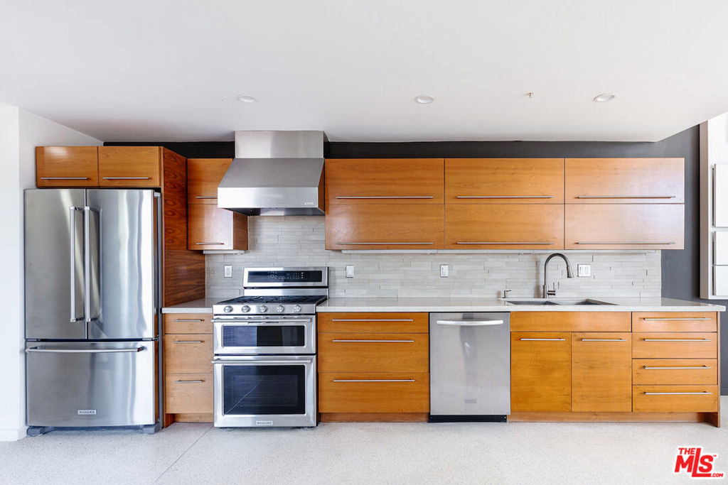 1113 Electric Avenue Unit 1, Venice, California 90291 home-pic-15