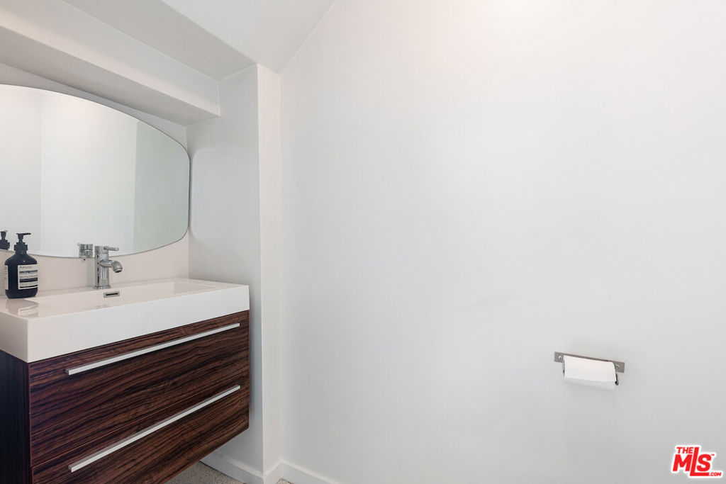 1113 Electric Avenue Unit 1, Venice, California 90291 home-pic-22