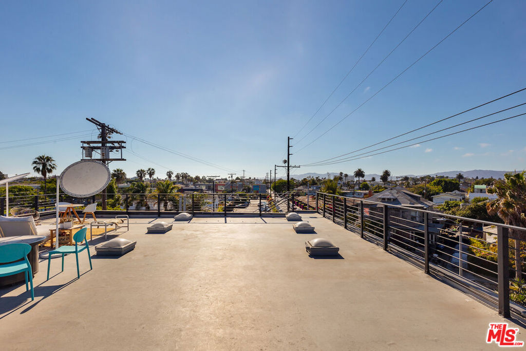 1113 Electric Avenue Unit 1, Venice, California 90291 home-pic-33