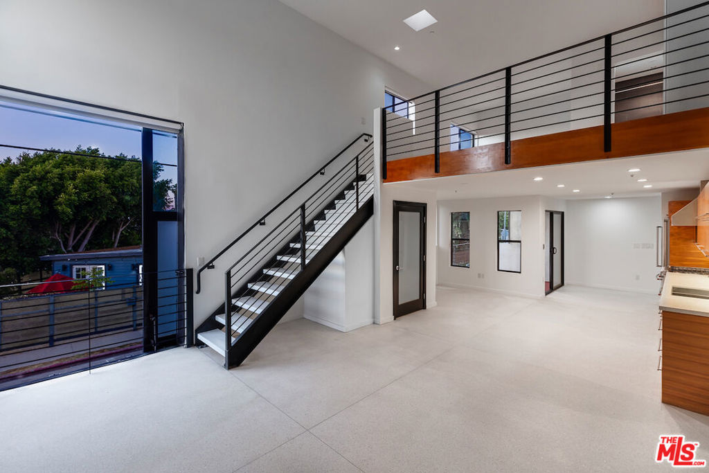 1113 Electric Avenue Unit 1, Venice, California 90291 home-pic-8