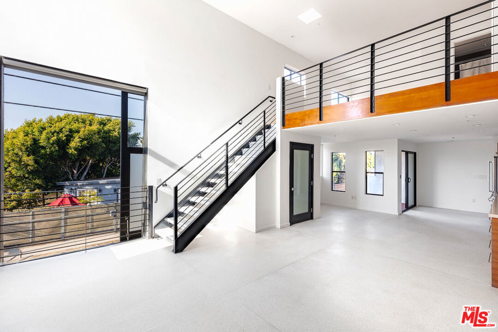 1113 Electric Avenue Unit 1, Venice, California 90291 home-pic-11