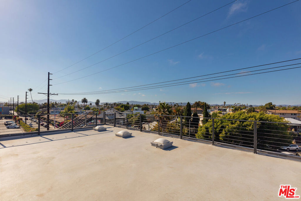 1113 Electric Avenue Unit 1, Venice, California 90291 home-pic-32