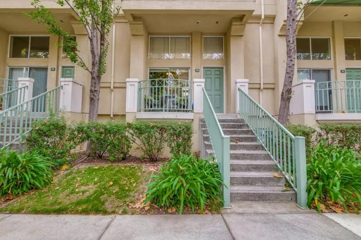 164 Cottonwood Court, Mountain View, California 94043