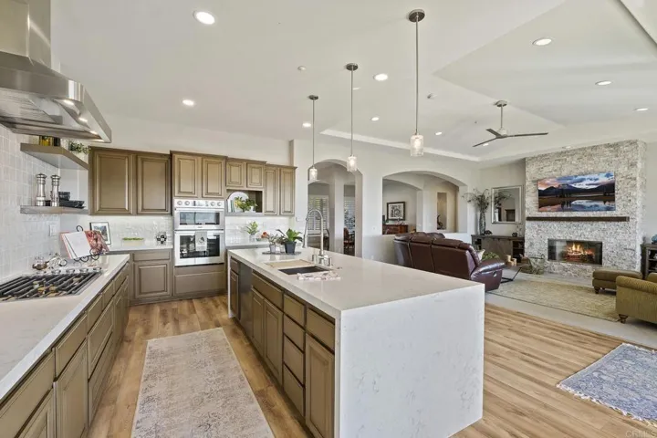 Remodeled kitchen w/ Dacor Stainless Appliance Suite (Web connected), New Ceasar Stone Counters
