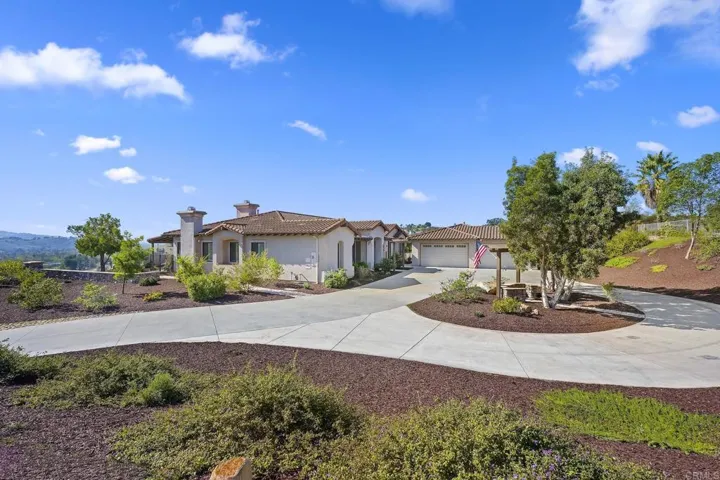 Circular driveway for easy turn around