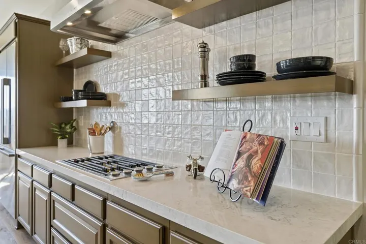 Dacor cooktop with web connected hood that senses various amounts of heat. New backsplash treatment