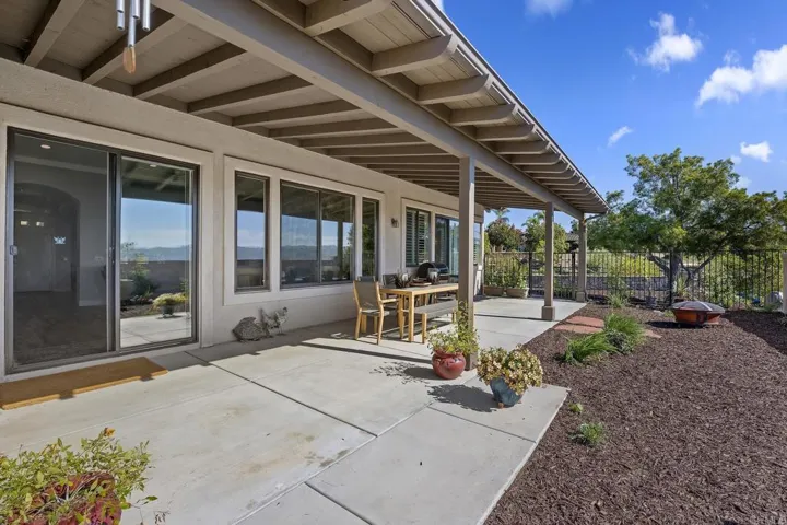 Side view of eating area outside the kitchen
