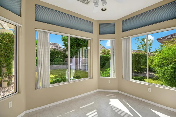 BREAKFAST NOOK MLS