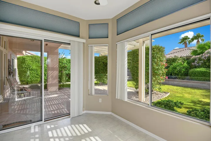 BREAKFAST NOOK TO BACK PATIO AND YARD ML