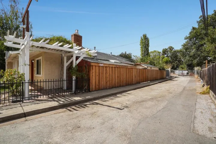 175 G Street, Redwood City, California 94063