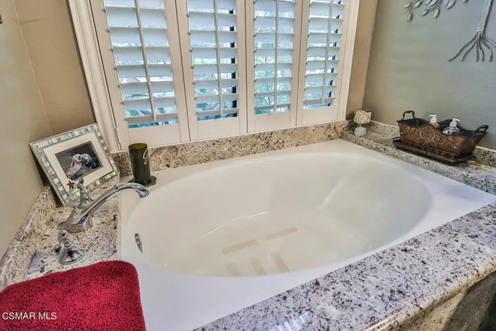 kMain Bedroom Suite6