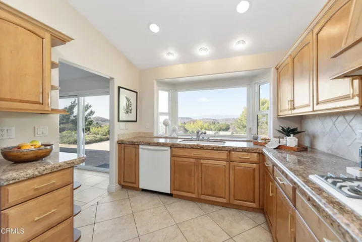637 Lynwood St Thousand Oaks-15