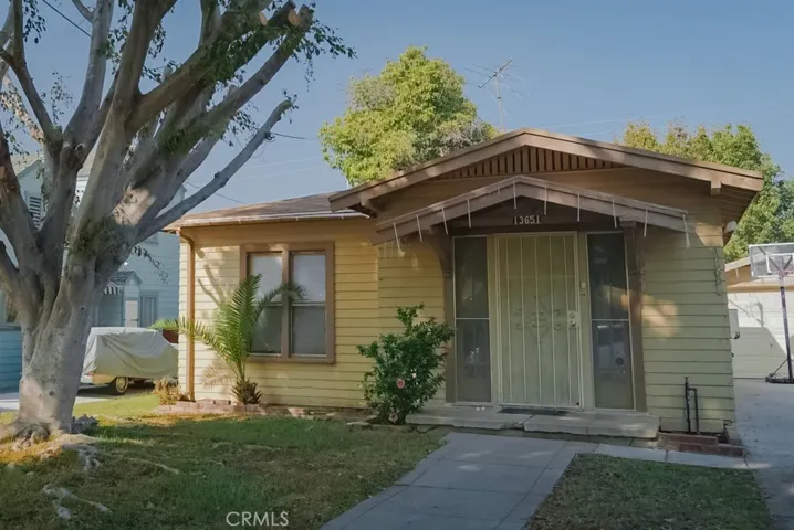 Front Unit(2 Bedroom & 1 Bathroom with Garage) w/It's Own Gated Backyard.