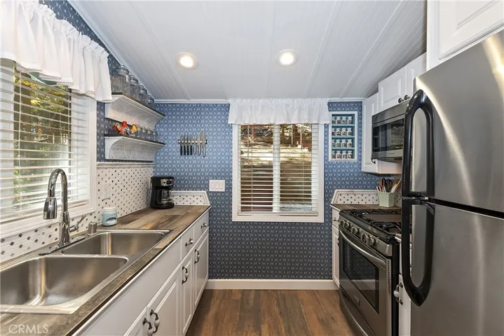719 S State Highway 138, Crestline, California 92325