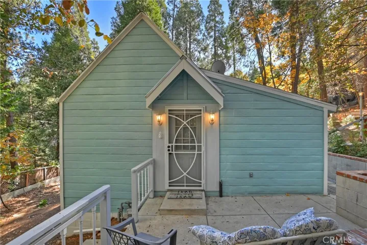 719 S State Highway 138, Crestline, California 92325