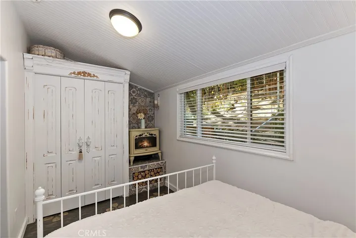 719 S State Highway 138, Crestline, California 92325