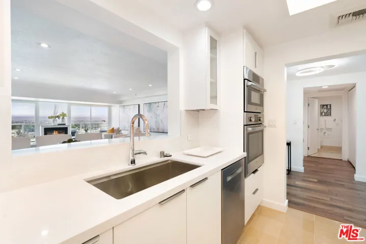 13600 Marina Pointe Drive 1105, Marina Del Rey, California 90292