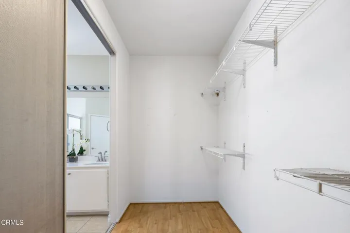 19. Walk In Closet