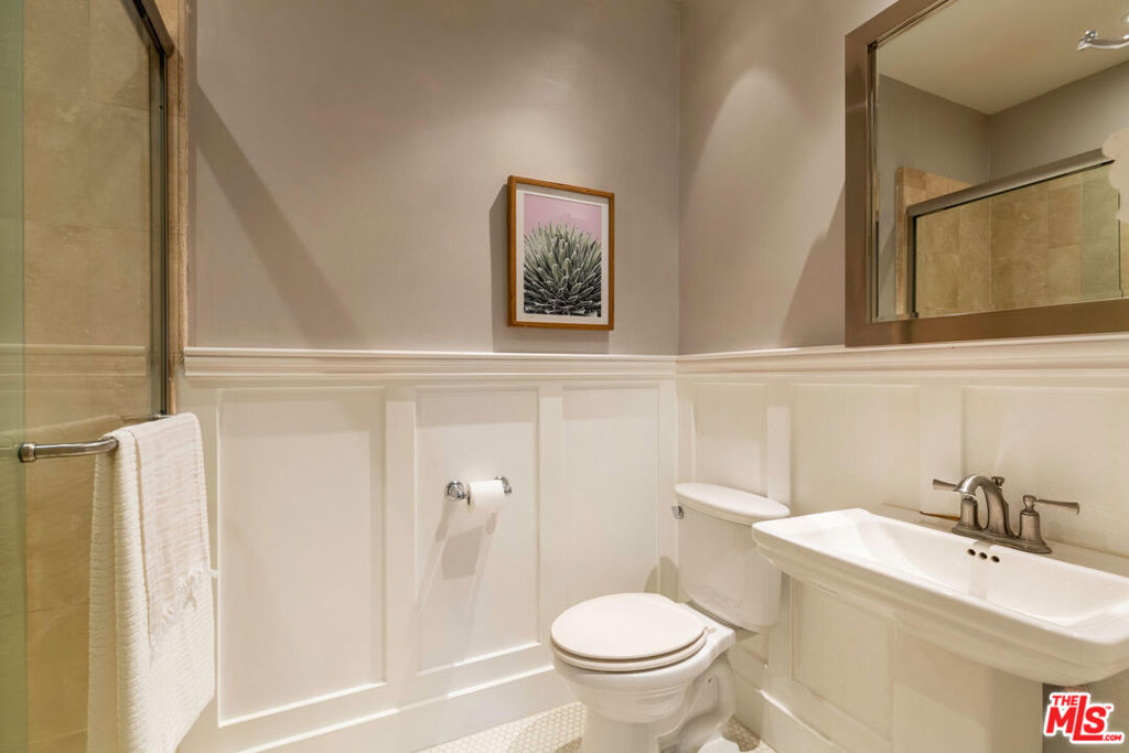 822 S Windsor Boulevard Unit 202, California home-pic-18