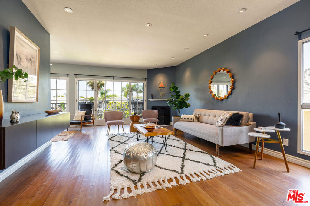 822 S Windsor Boulevard Unit 202, California, 2 Bedrooms Bedrooms, ,2 BathroomsBathrooms,Residential,For Sale,Windsor,21104505